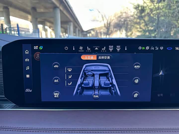 Фото 9 - Ford Explorer