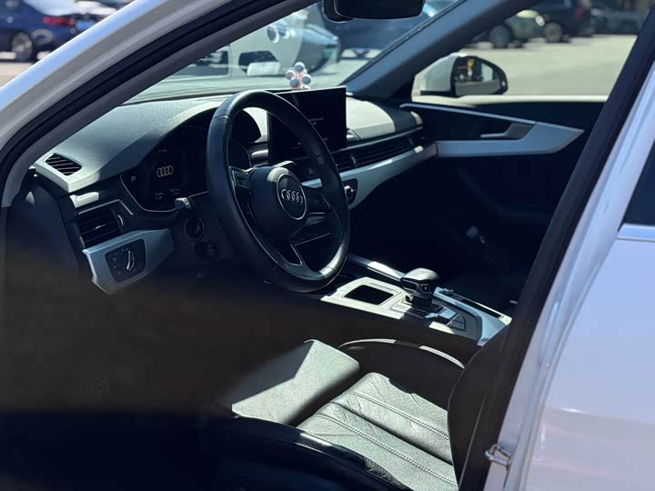 Фото 4 - Audi A4L