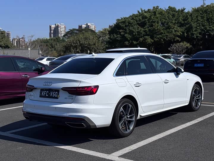 Фото 9 - Audi A4L