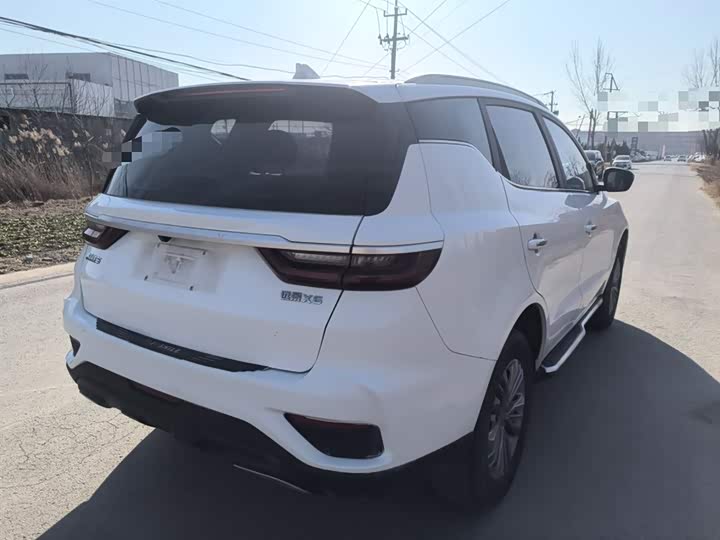 Фото 7 - Geely Vision X6
