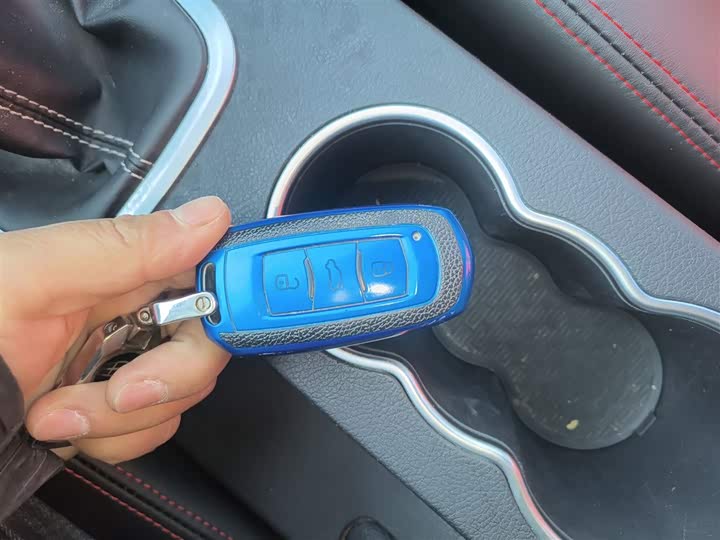 Фото 9 - Geely Vision X6