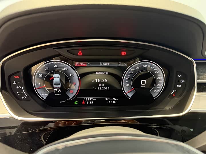 Фото 7 - Audi A8