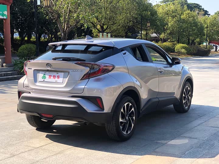 Фото 7 - Toyota Izoa