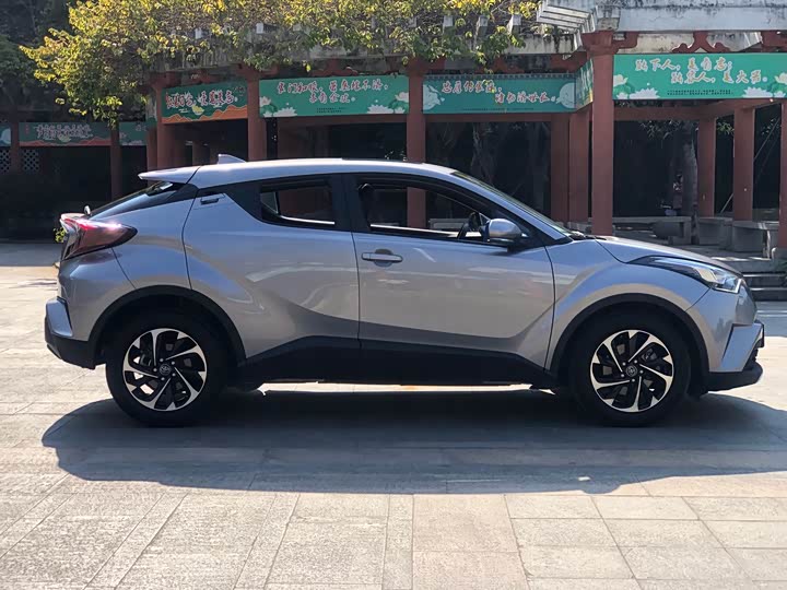 Фото 8 - Toyota Izoa