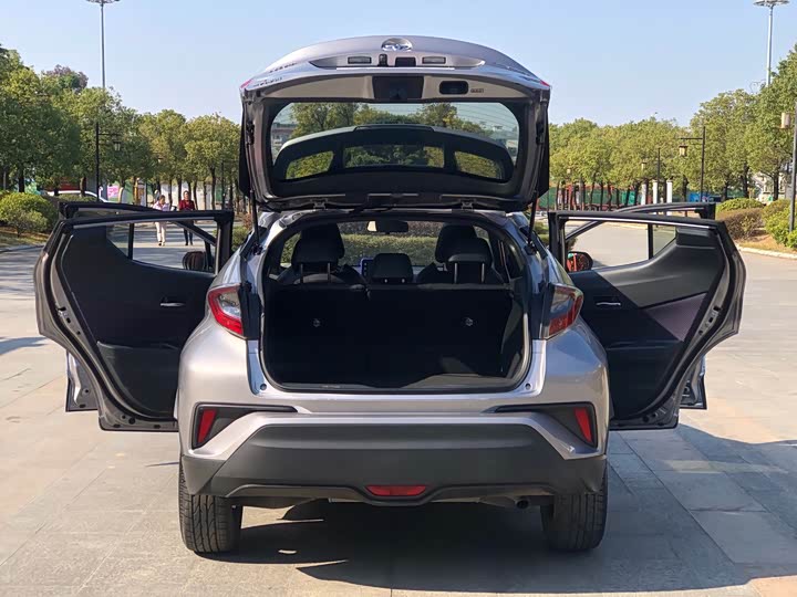 Фото 9 - Toyota Izoa