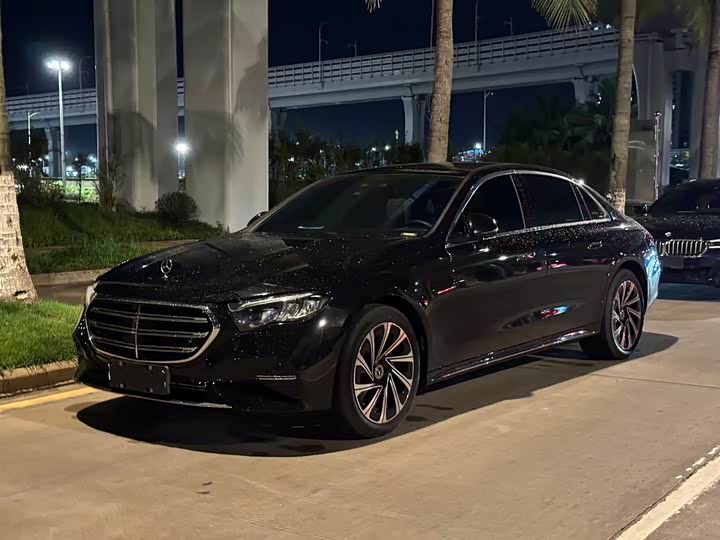 Фото 1 - Mercedes-Benz E-Class