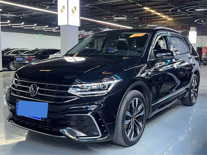 Фото 1 - Volkswagen Tiguan L Pro