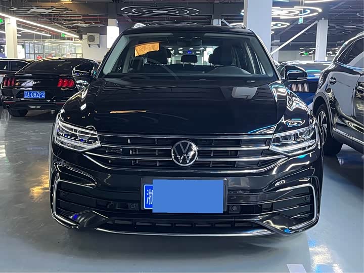 Фото 2 - Volkswagen Tiguan L Pro