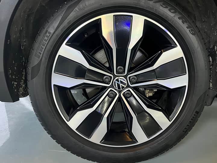 Фото 6 - Volkswagen Tiguan L Pro