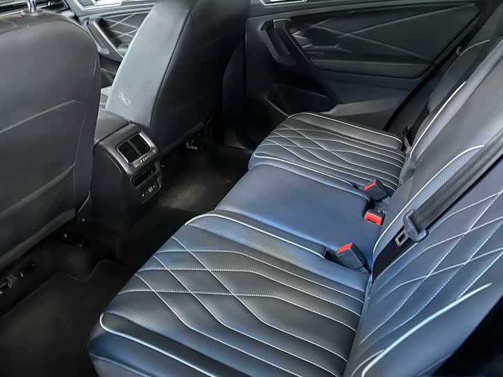 Фото 7 - Volkswagen Tiguan L Pro