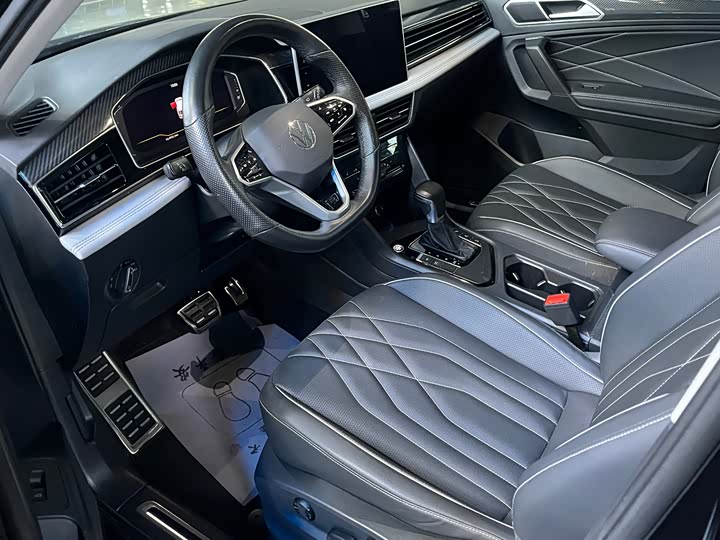 Фото 8 - Volkswagen Tiguan L Pro