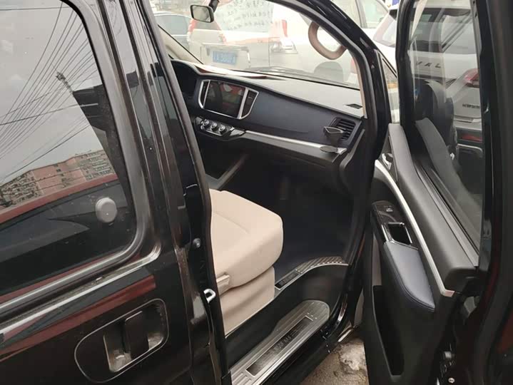 Фото 8 - Dongfeng Forthing Lingzhi M5