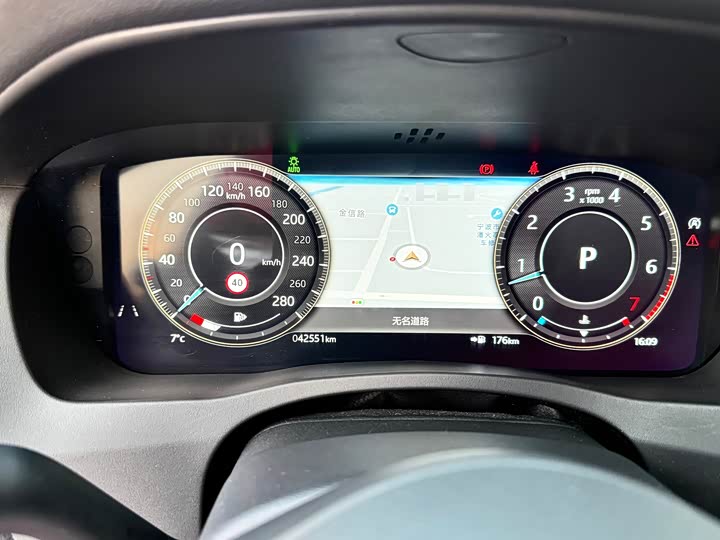 Фото 8 - Jaguar XE L