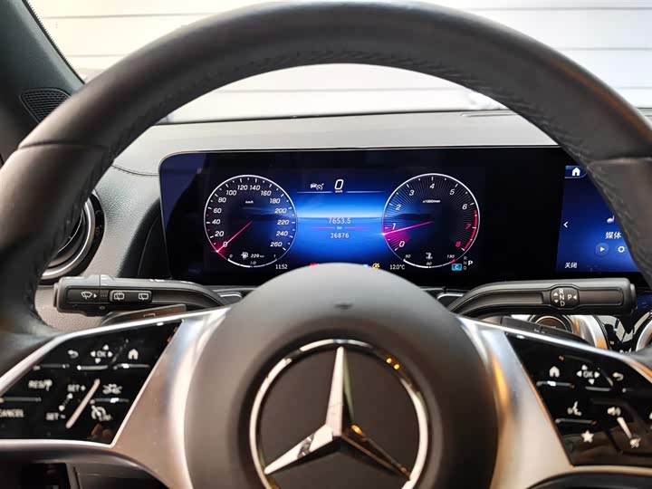 Фото 8 - Mercedes-Benz GLB-Class