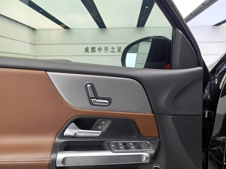 Фото 9 - Mercedes-Benz GLB-Class