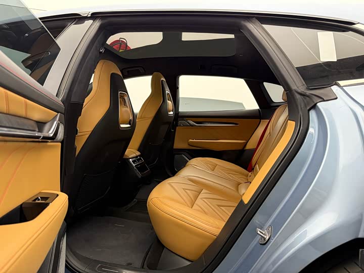 Фото 8 - Zeekr 001