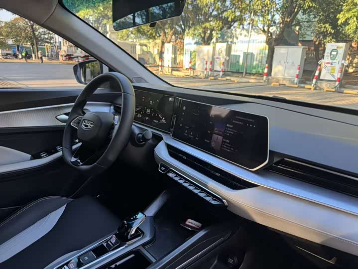 Фото 7 - Geely Binrui