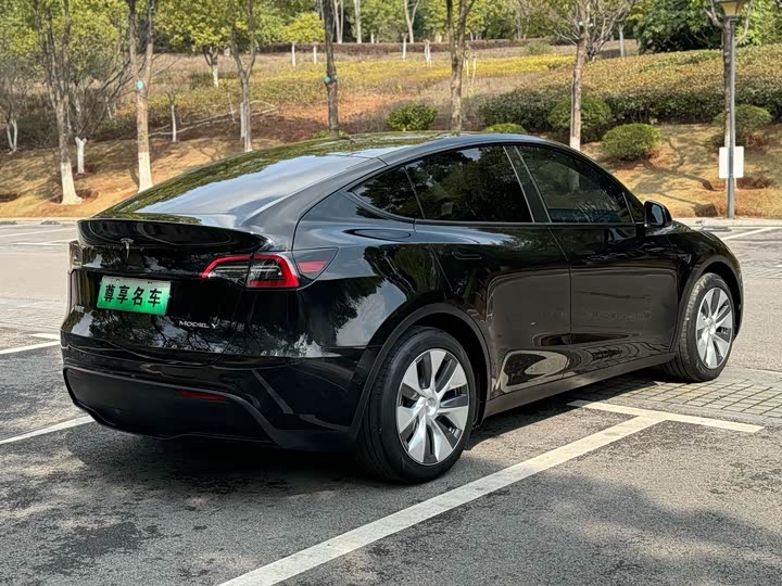 Фото 4 - Tesla Model Y
