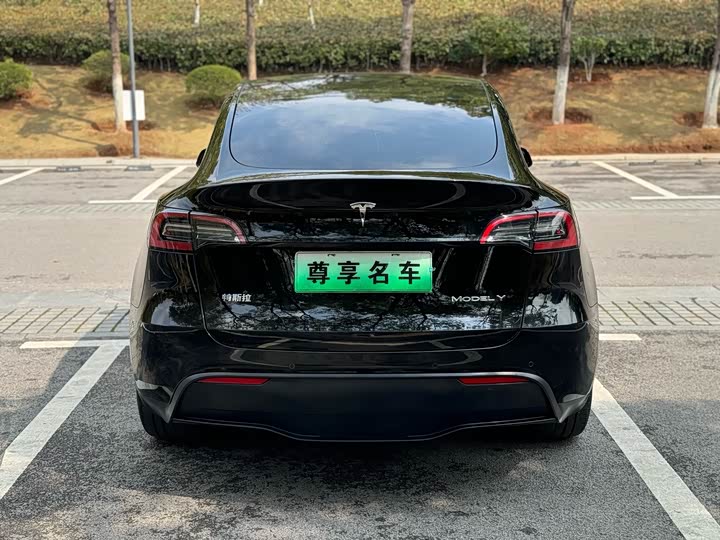 Фото 6 - Tesla Model Y