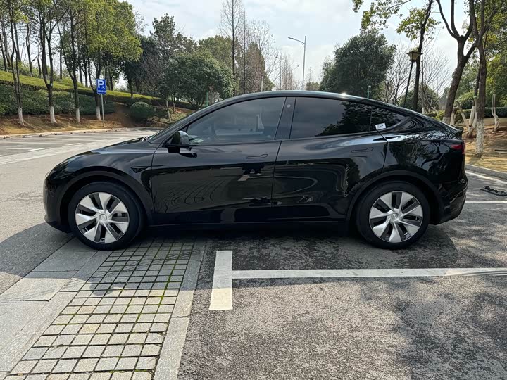 Фото 9 - Tesla Model Y