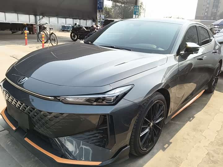 Фото 1 - Changan UNI-V