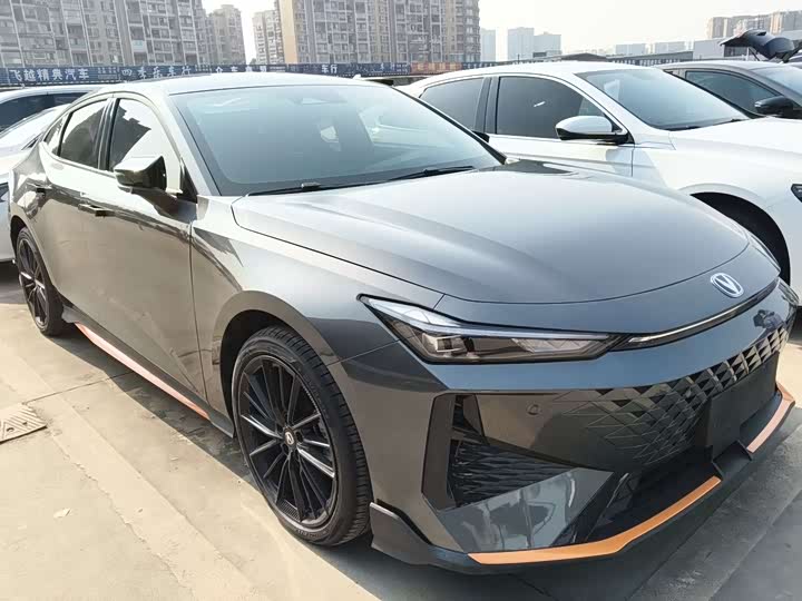 Фото 3 - Changan UNI-V