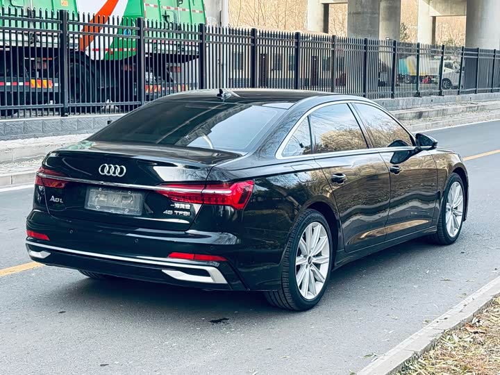 Фото 6 - Audi A6L