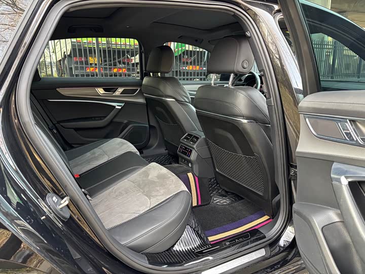 Фото 9 - Audi A6L