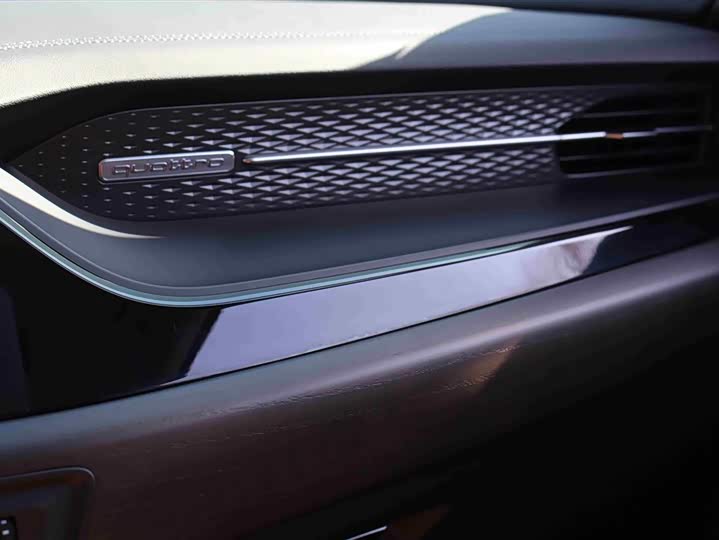 Фото 9 - Audi Q6