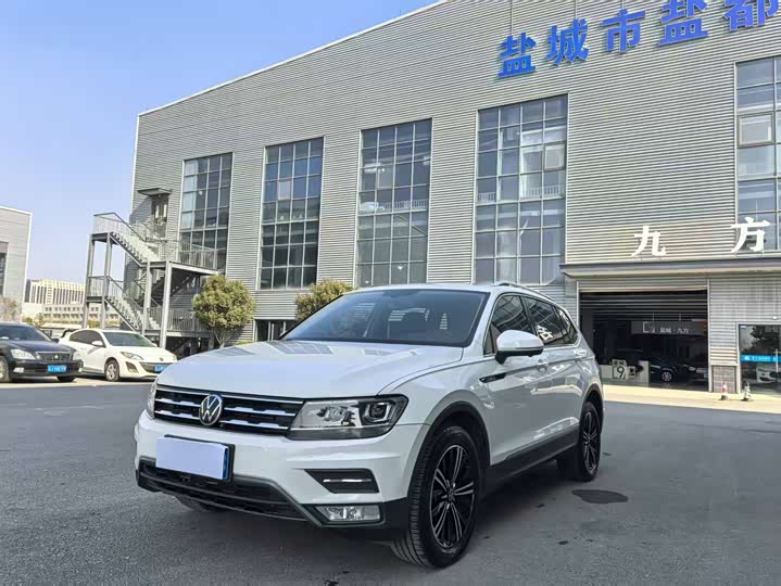 Фото 1 - Volkswagen Tiguan L Pro