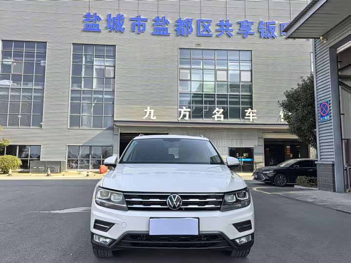Фото 2 - Volkswagen Tiguan L Pro