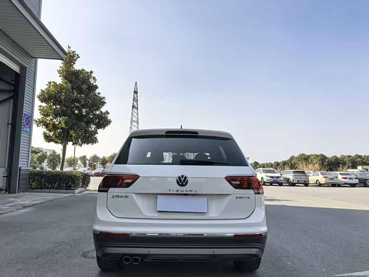 Фото 4 - Volkswagen Tiguan L Pro