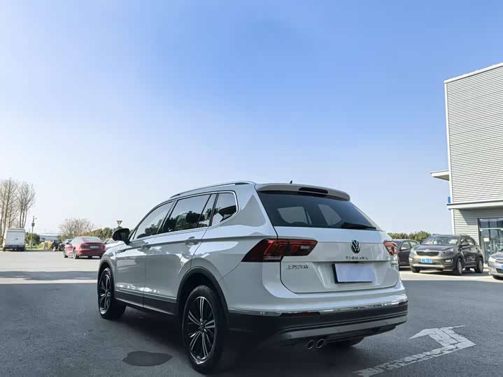 Фото 5 - Volkswagen Tiguan L Pro
