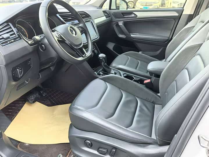 Фото 7 - Volkswagen Tiguan L Pro