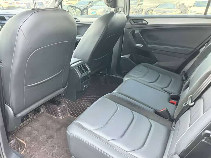 Фото 9 - Volkswagen Tiguan L Pro