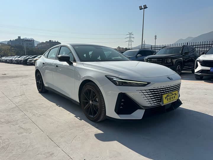 Фото 3 - Changan UNI-V