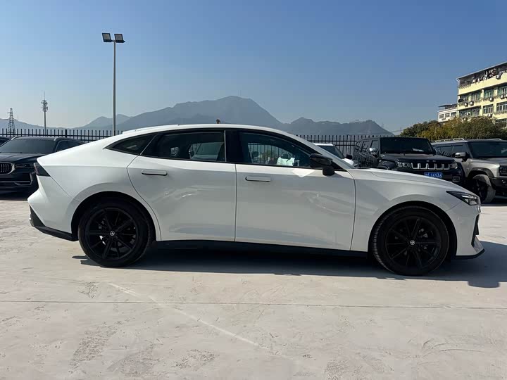 Фото 4 - Changan UNI-V