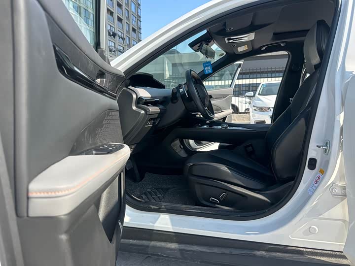 Фото 9 - Changan UNI-V