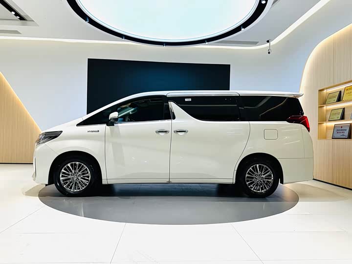 Фото 3 - Toyota Alphard
