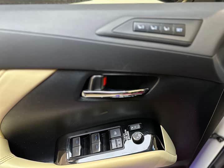 Фото 7 - Toyota Alphard