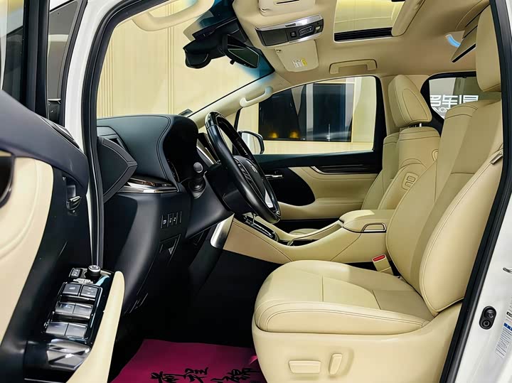 Фото 9 - Toyota Alphard