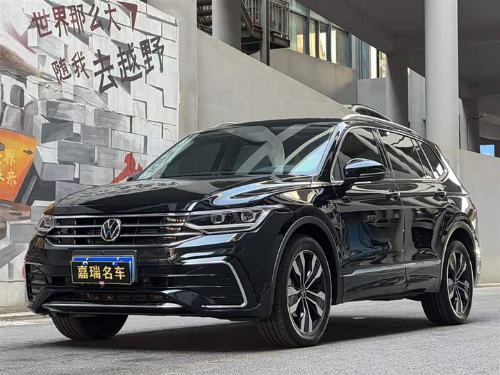 Фото 1 - Volkswagen Tiguan L Pro