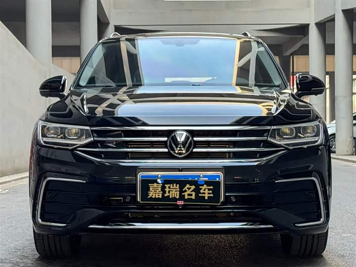Фото 2 - Volkswagen Tiguan L Pro