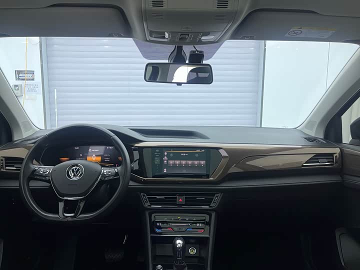 Фото 4 - Volkswagen Tharu