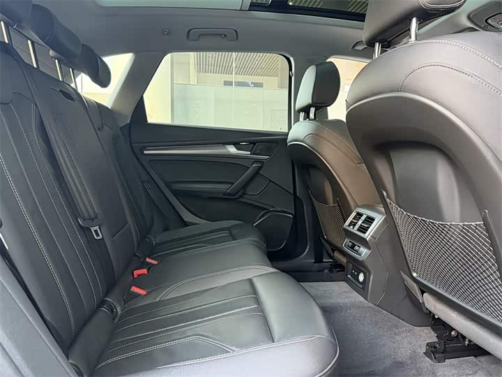 Фото 7 - Audi Q5L