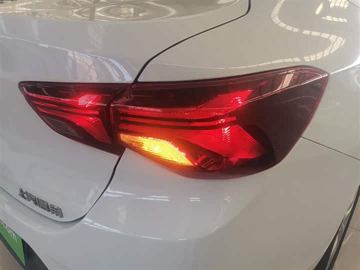 Фото 8 - Chevrolet Onix (Cavalier)