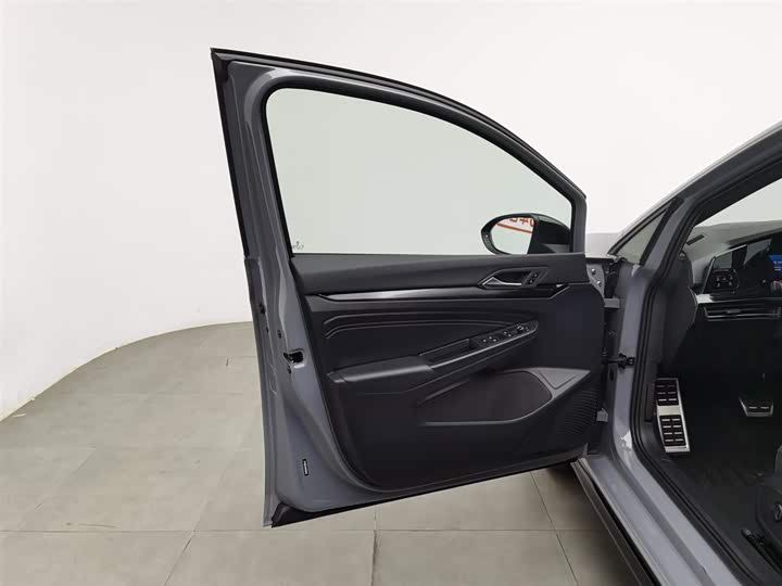 Фото 8 - Volkswagen Golf