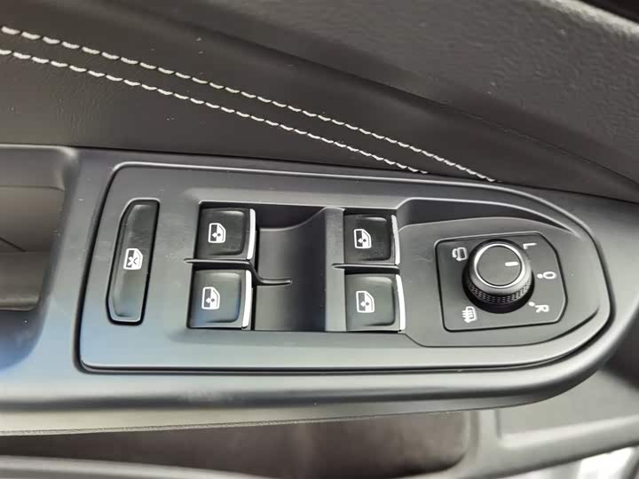 Фото 9 - Volkswagen Golf