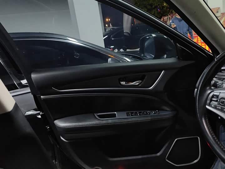 Фото 7 - Honda Avancier