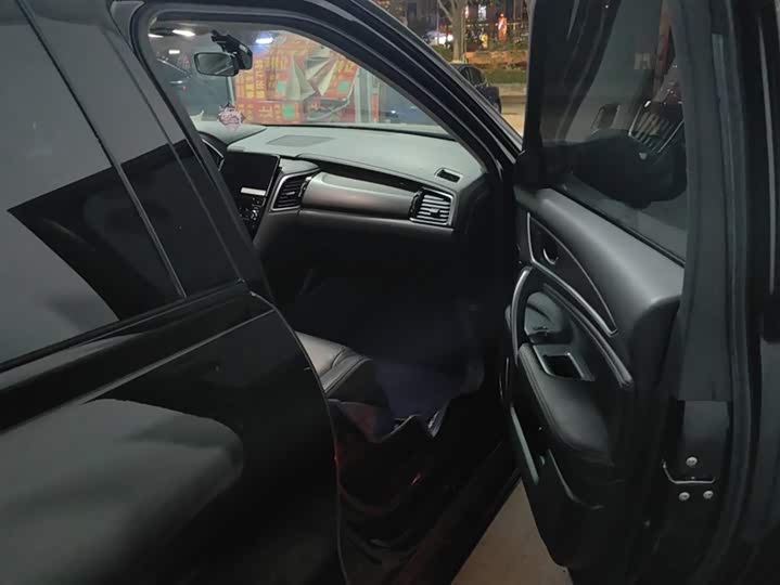 Фото 8 - Honda Avancier